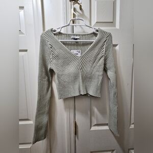 American Eagle Outfitters Ribbed V-Neck Crop Top in Light Gray